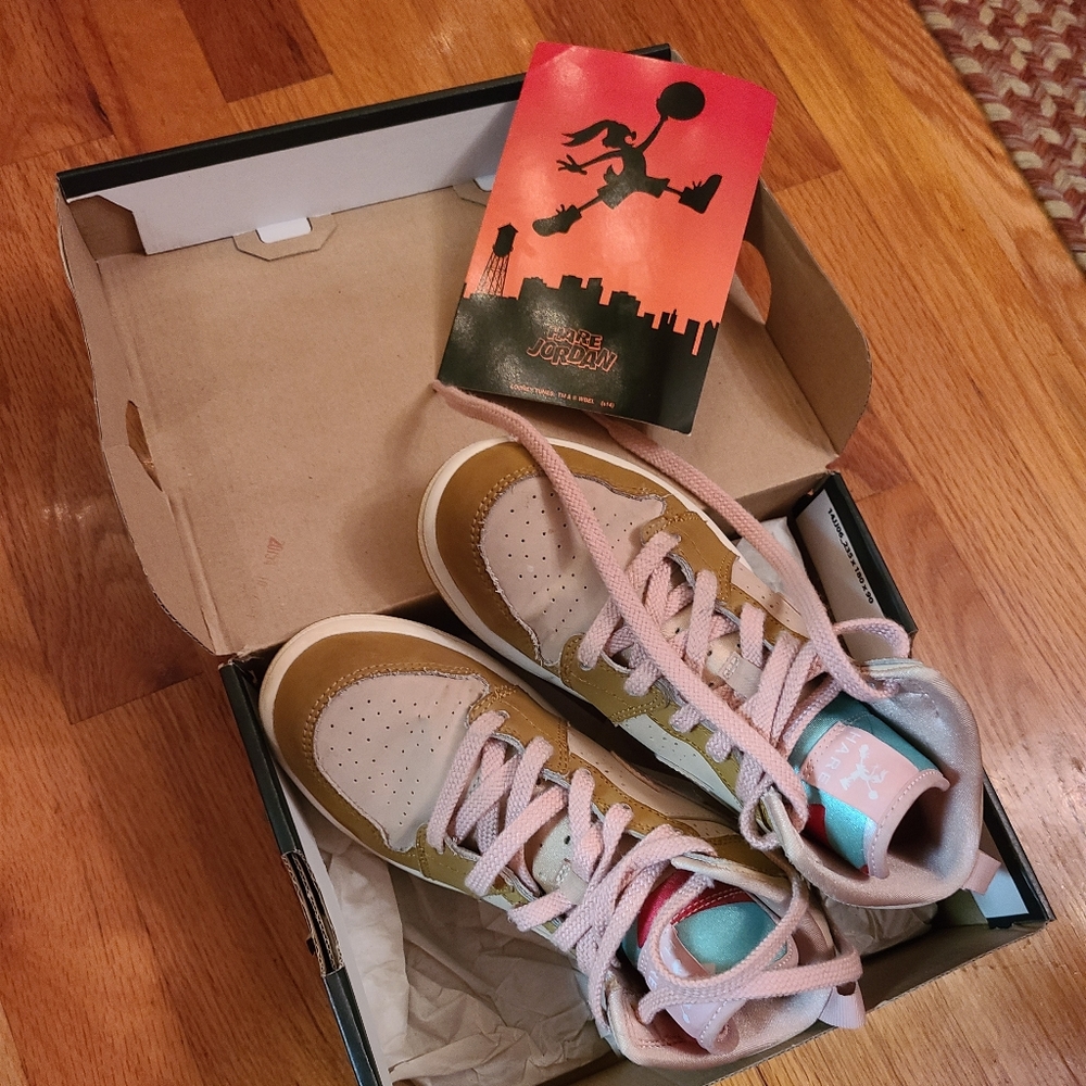 Air Jordan Retro Mid Lola Bunny's 1Y